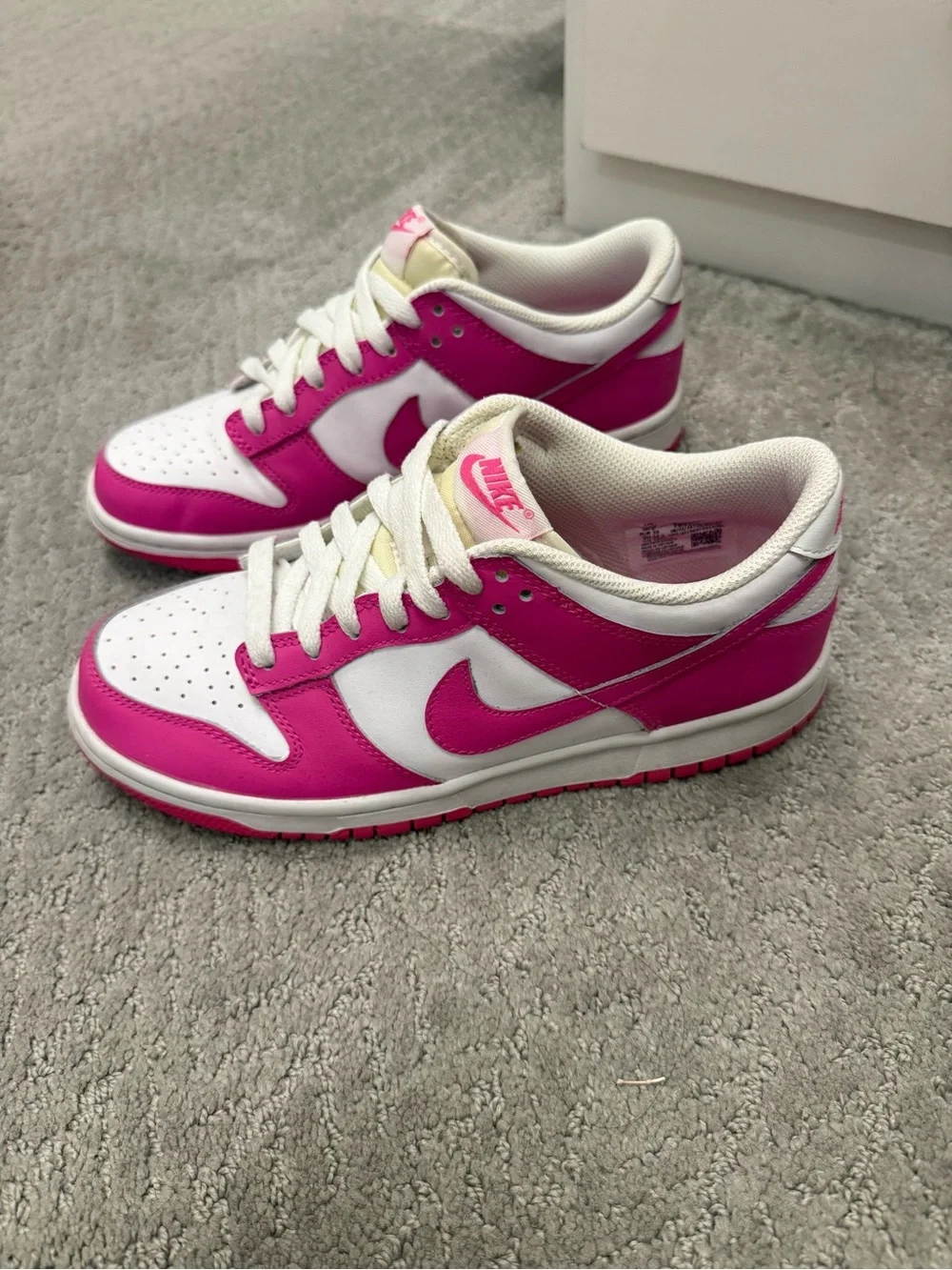 Nike Kids Low-Top Sneakers - White & Pink